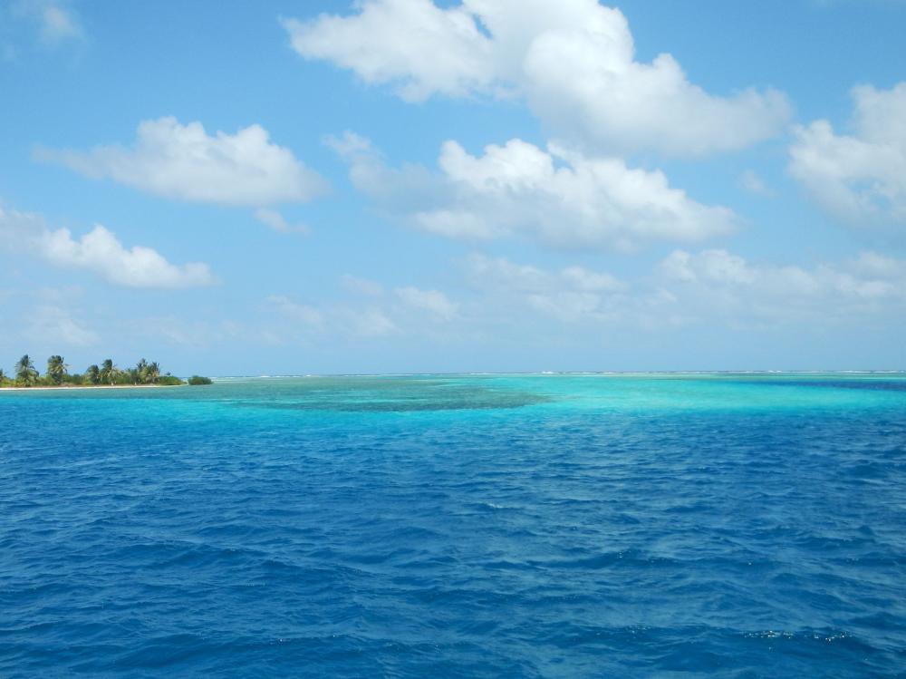 San Blas Water: The colour of the water is spectacular in the San Blas